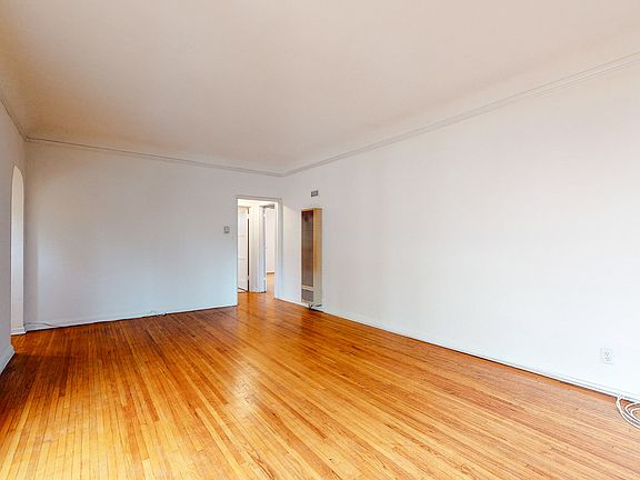 5th image of 9046 Phyllis Ave
