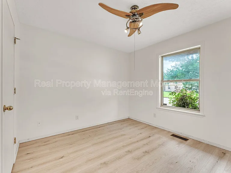 3251 W Scott St — Photo 18