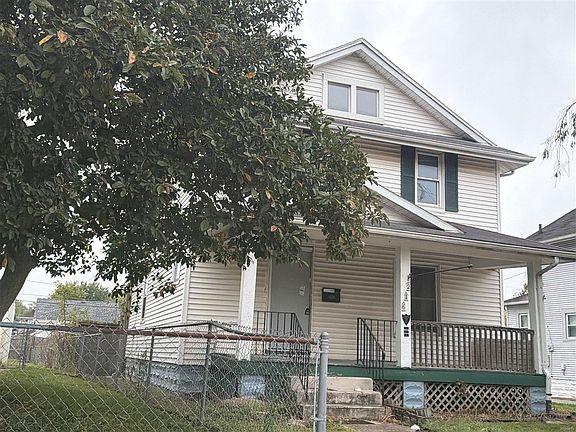3rd image of 216 N Clairmont Ave