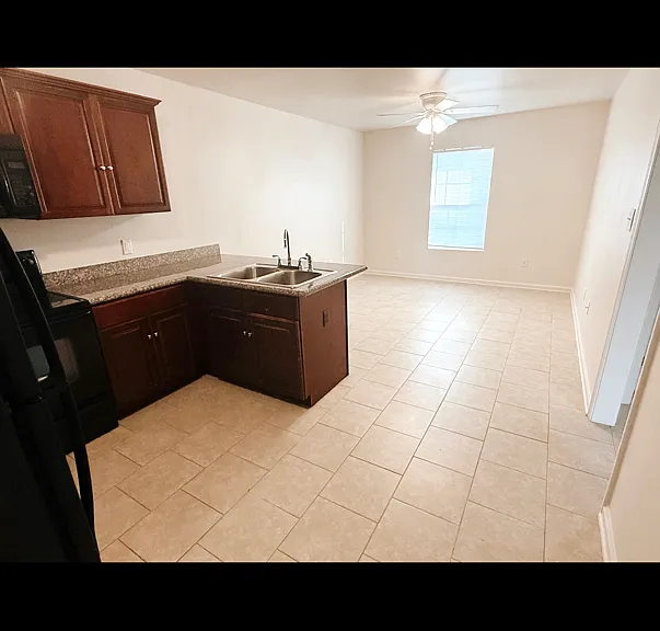 1712 Ridgefield Ave #B — Photo 2