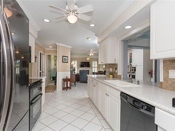3rd image of 23 Charleston Cir