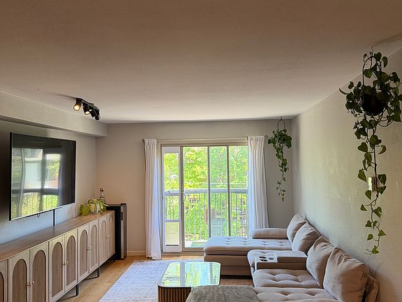 3rd image of 1231 N Downing St APT 302