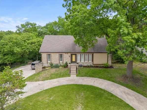 6731 Cottonwood Dr, Shawnee, KS 66216