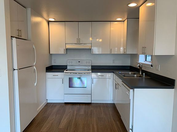 2nd image of 1233 Taylor Ave N #101
