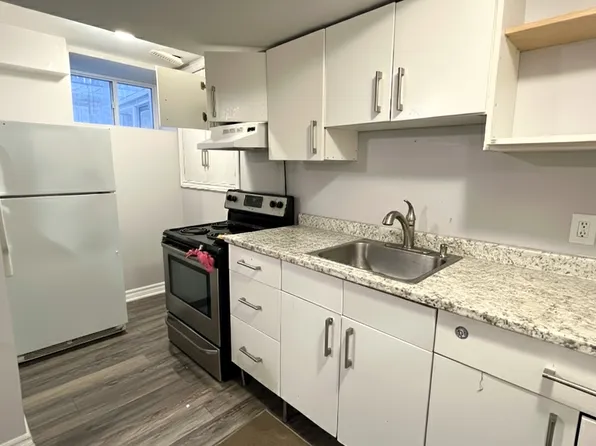 970 King St E #3, Hamilton, ON L8M 1C4