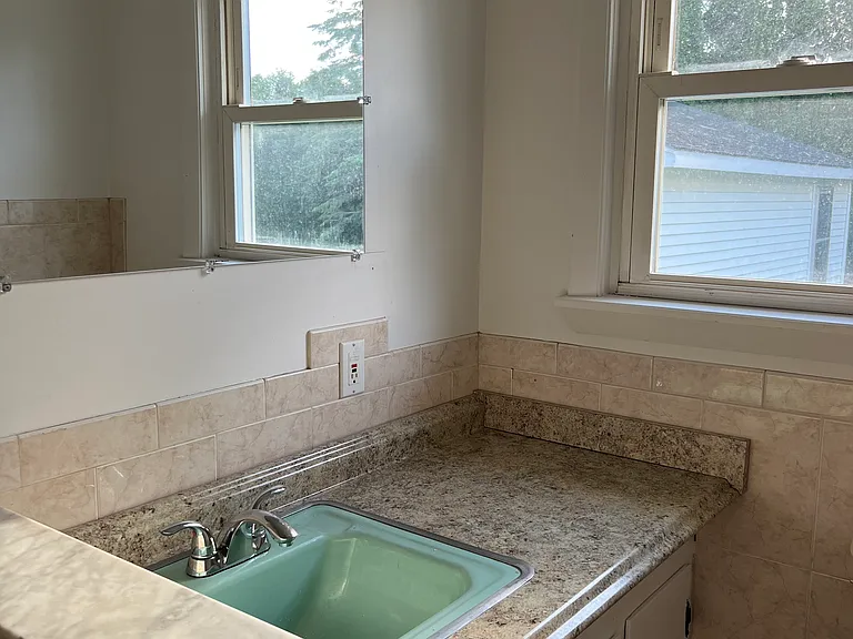 75 Mildred Ave — Photo 11