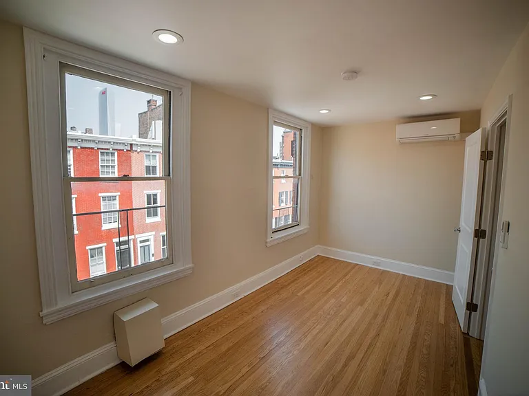 257 S 21st St #3F — Photo 13