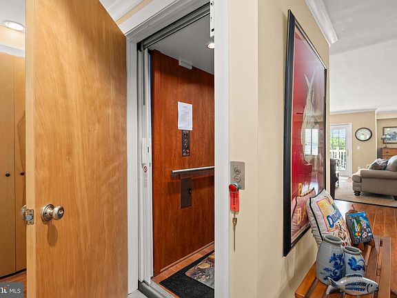 4th image of 110 Anglers Rd Unit 206