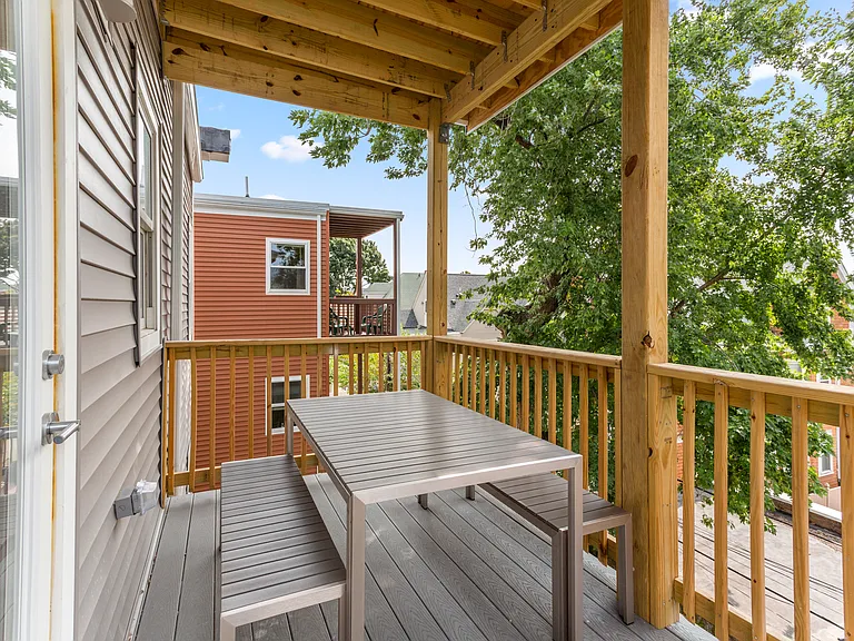 1047 Saratoga St #3 — Photo 15