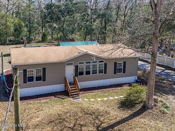 3rd image of 19611 Manecke Rd