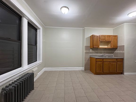 2nd image of 246 Roseville Ave #304