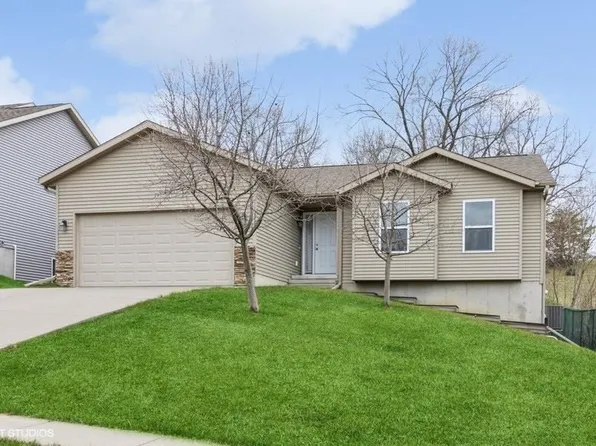 812 10th Avenue Pl, Coralville, IA 52241