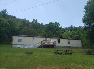 422 Eagle Hills Rd, Purlear, NC 28665