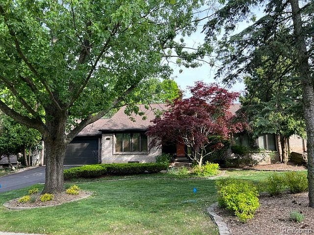 1st image of 1975 Tuckaway Dr