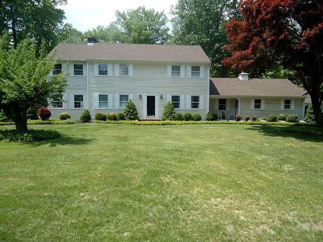 1st image of 7 Troy Ln