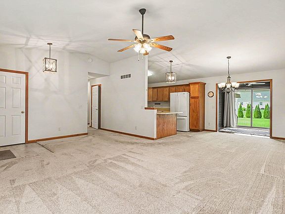 3rd image of 1530 Harvest Dr
