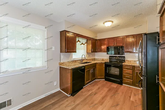 4221 S Union Ave — Photo 7