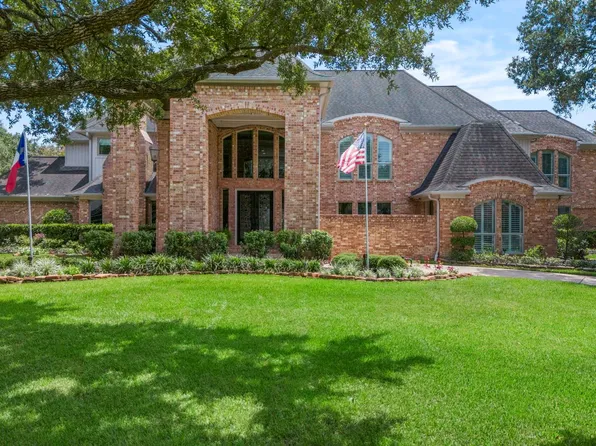 3 Regent Ct, Sugar Land, TX 77478