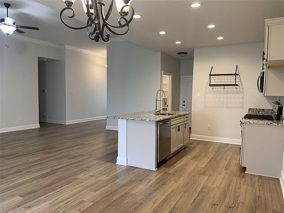 5th image of 279 Ashton Parc