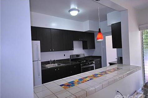 3rd image of 942 Lenox Ave APT 2