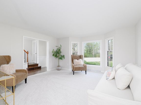 4th image of 108 Defoe Ct