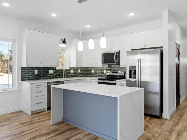 425 W 8th St #19, New Richmond, WI 54017