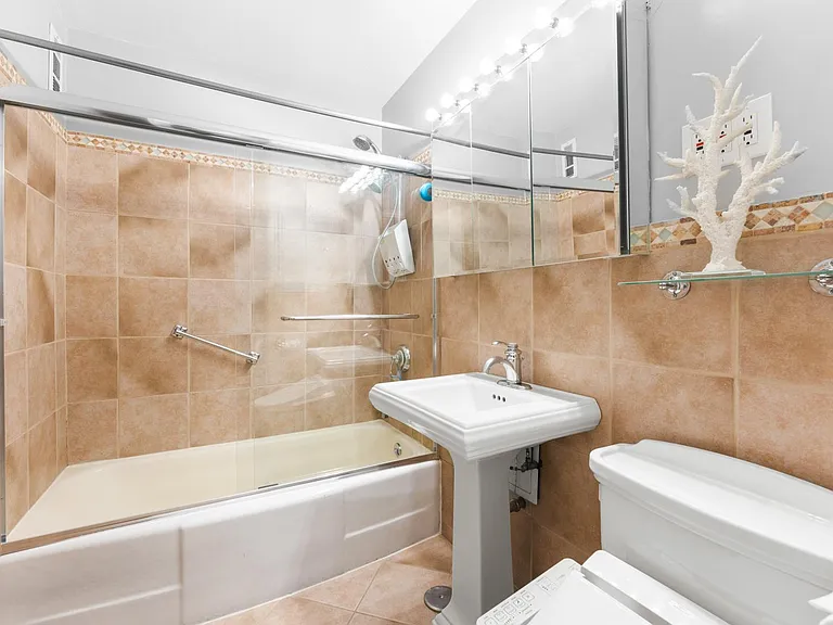 1150 N Lake Shore Dr #22GH — Photo 16