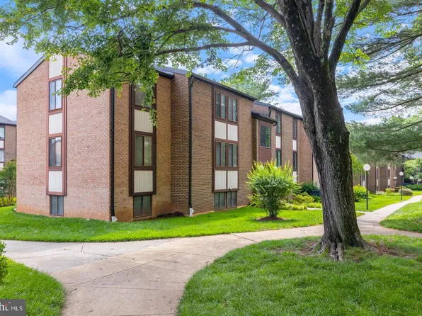 9731 Kings Crown Ct APT 201, Fairfax, VA 22031