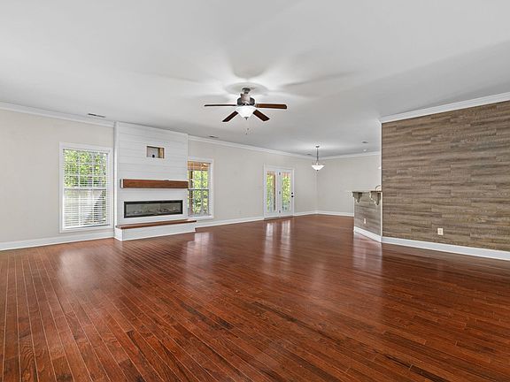 3rd image of 160 Cool Springs Rd