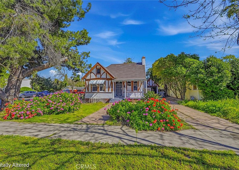 1st image of 261 W 26th St