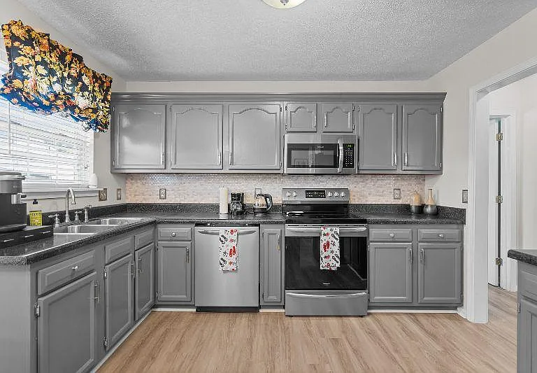 4401 Southfield Ct — Photo 6
