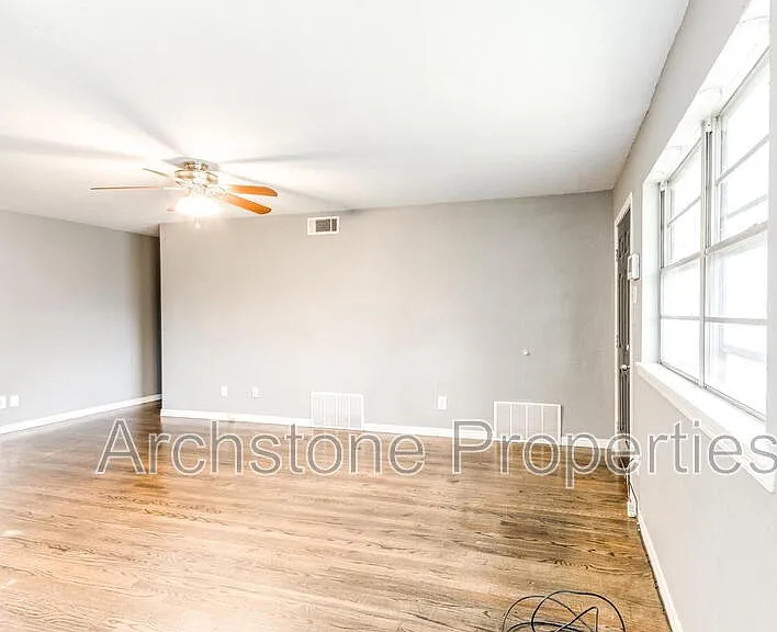 608 Holoway Dr — Photo 9