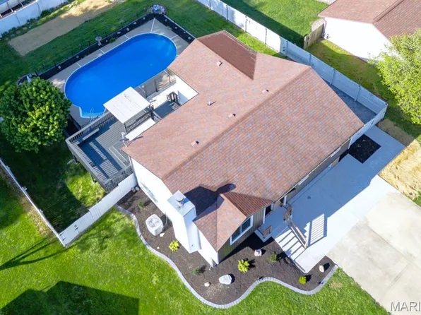 825 Andra Dr, Maryville, IL 62062