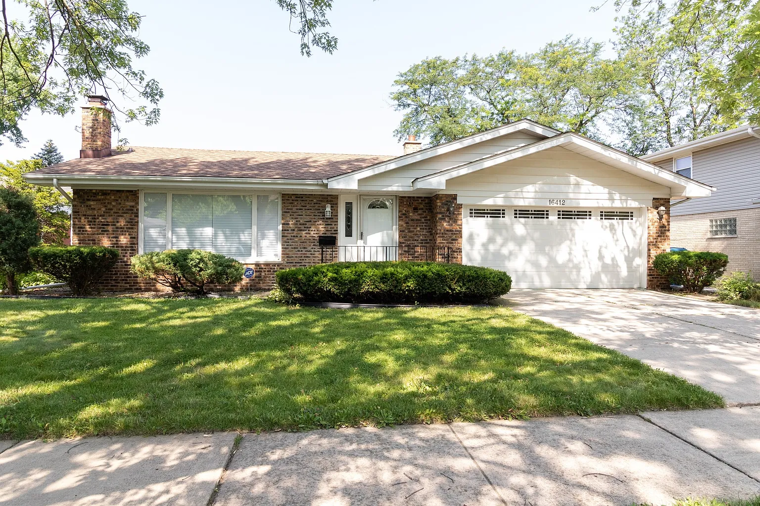 16412 Kimbark Ave photo 1