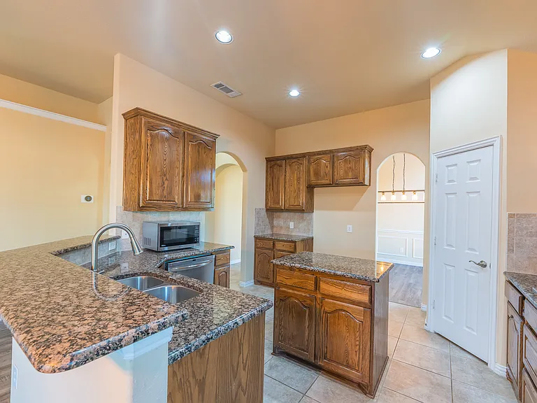 918 Witherby Ln — Photo 10