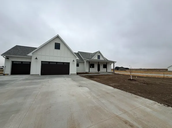 809 A Ave, Axtell, NE 68924