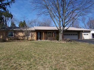 2381 Lakeview Dr, Bellbrook, OH