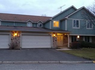 320C Springlake Ln #63, Aurora, IL 60504