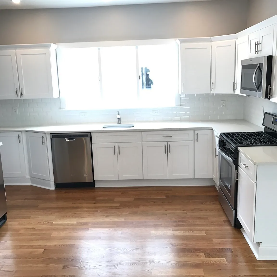 3 bed, 2.0 bath, 1900 sqft, $4,200 — Photo 1