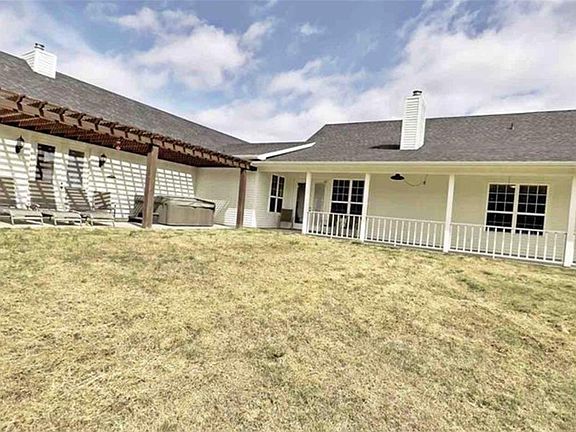 3rd image of 3030 Farm Road 2122