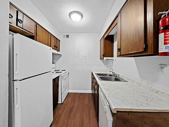 4th image of 3105 Fordhaven Rd #2