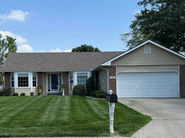 1301 Wood Bridge Ct, Hutchinson, KS 67502
