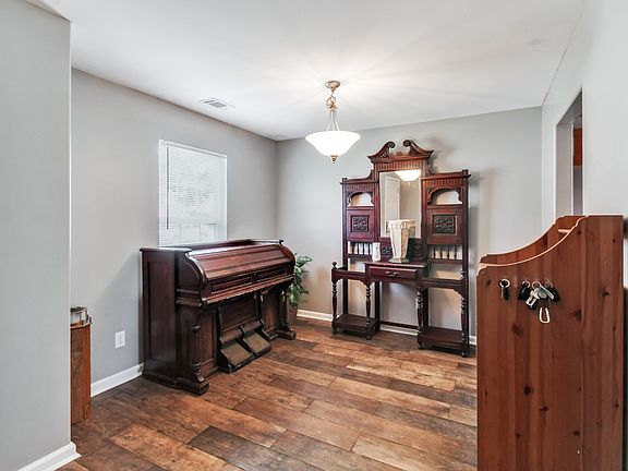 5th image of 270 Bonnie Cir