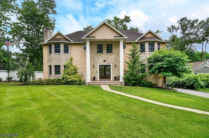 1st image of 28 Fairview Dr