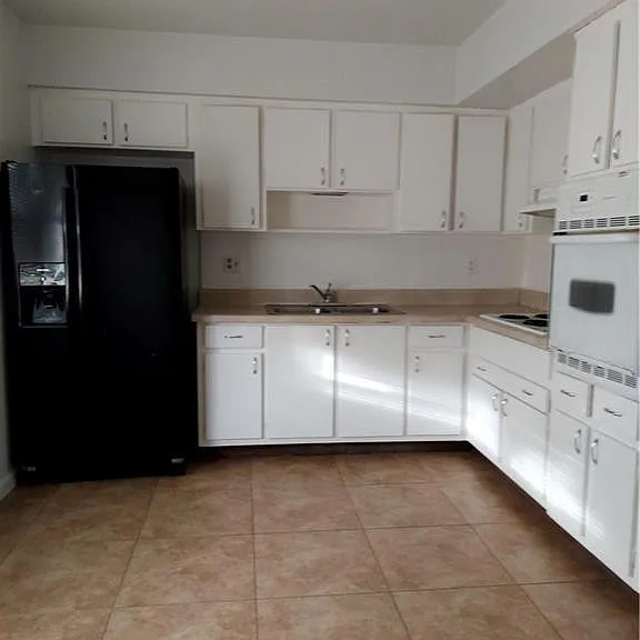 618 SW 8th St #1 — Photo 1
