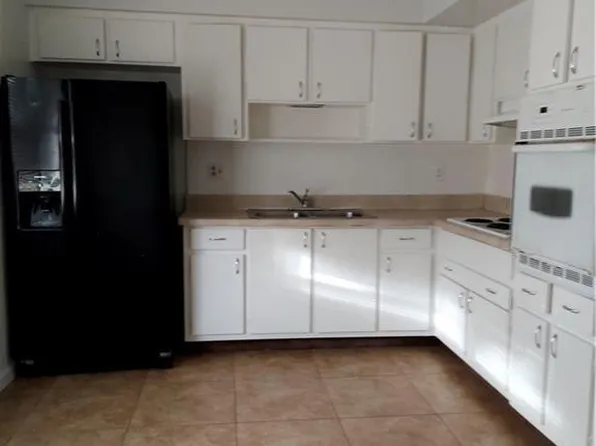 618 SW 8th St #1, Hallandale, FL 33009