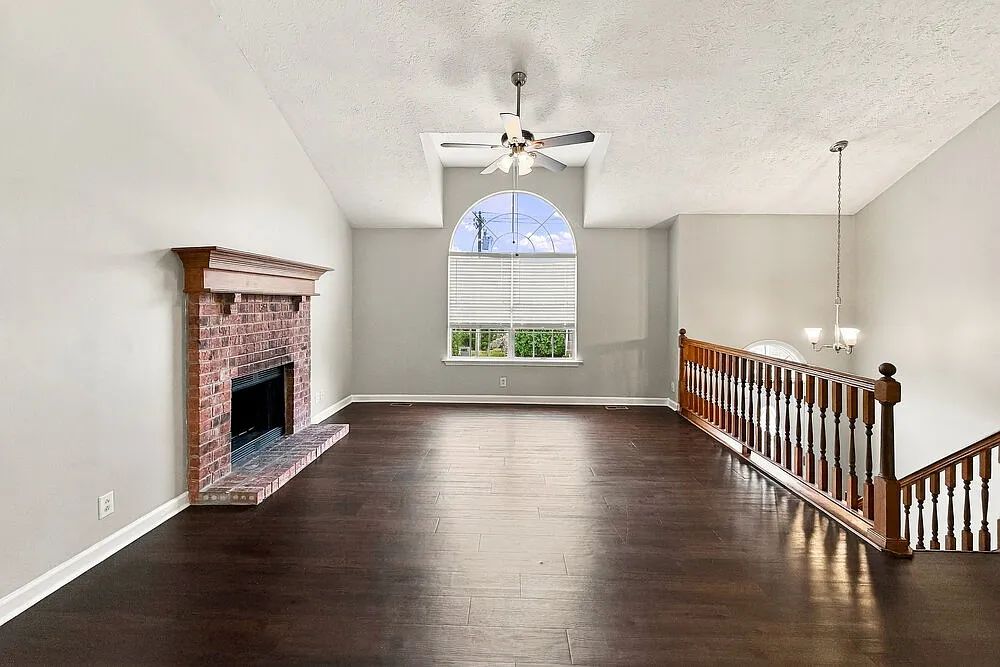 3 bed, 2.5 bath, 1908 sqft, $2,305 — Photo 4
