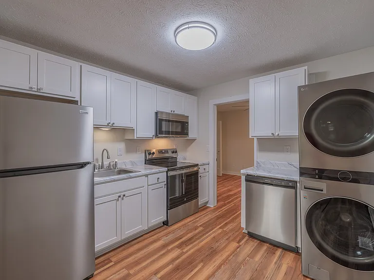 800 Rolling Hills Dr #8 — Photo 6