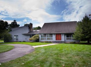 17 Watkins Rd, Bloomfield, CT 06002