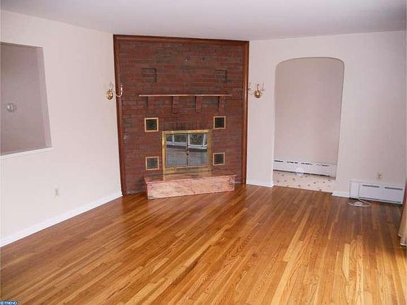 5th image of 28 Vaux Ln